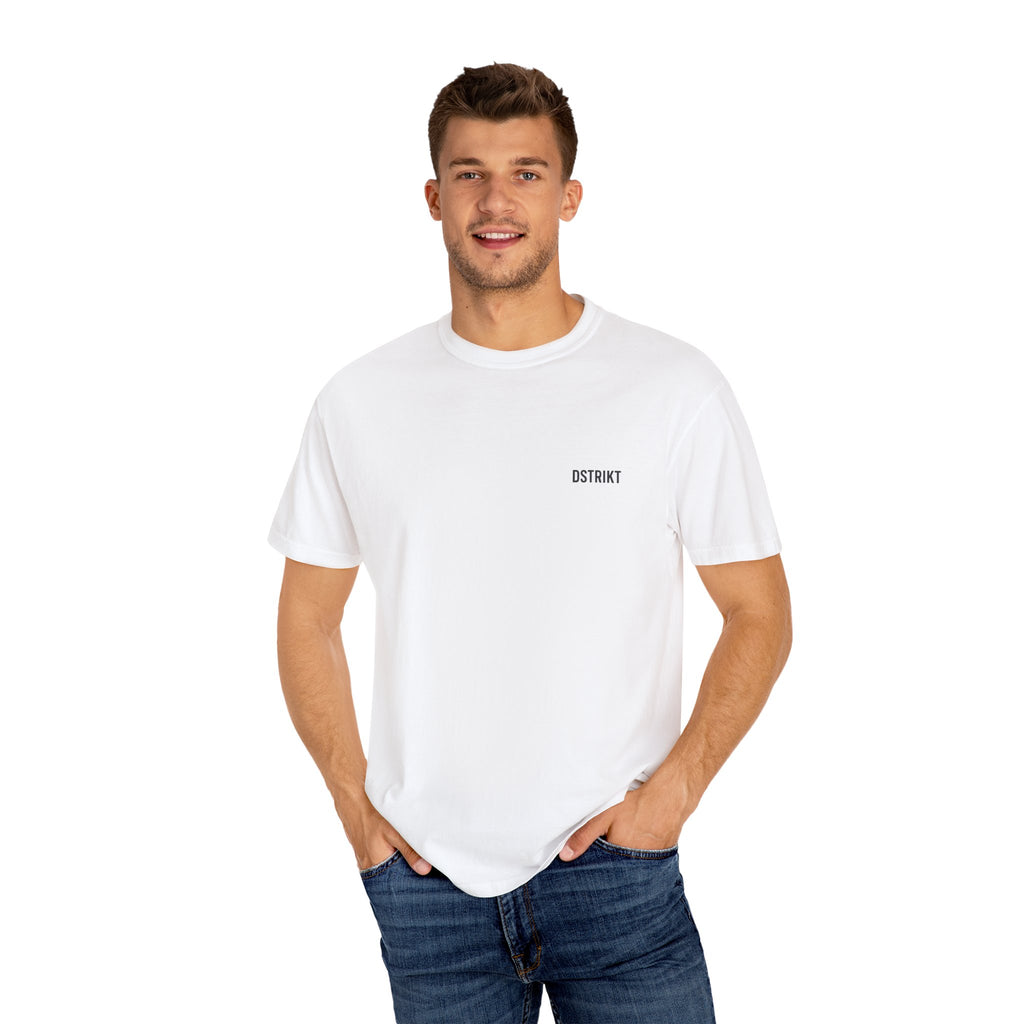 Camiseta Dstrikt blanca | Minimal Back Print, Chest Pocket Text