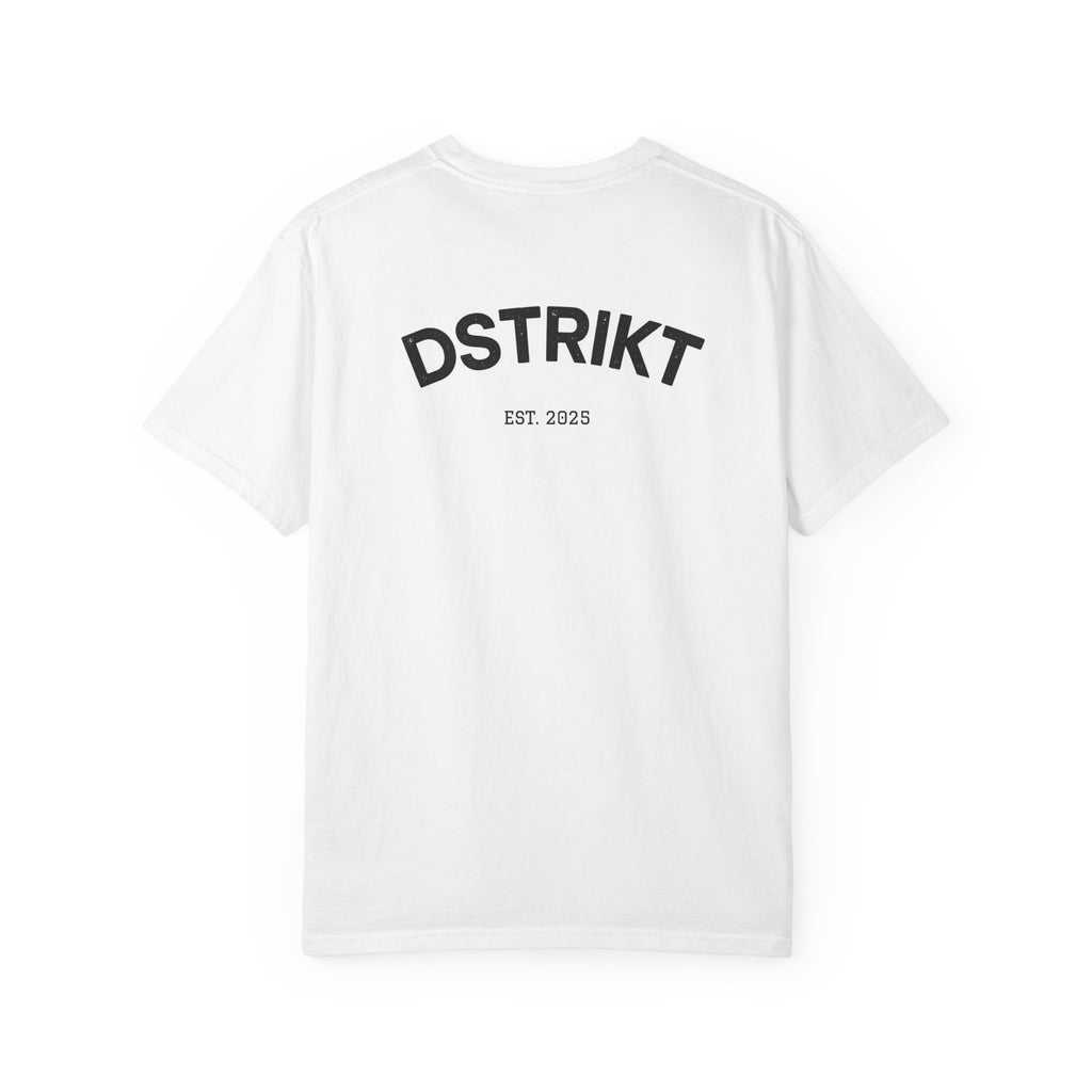Camiseta Dstrikt blanca | Minimal Back Print, Chest Pocket Text