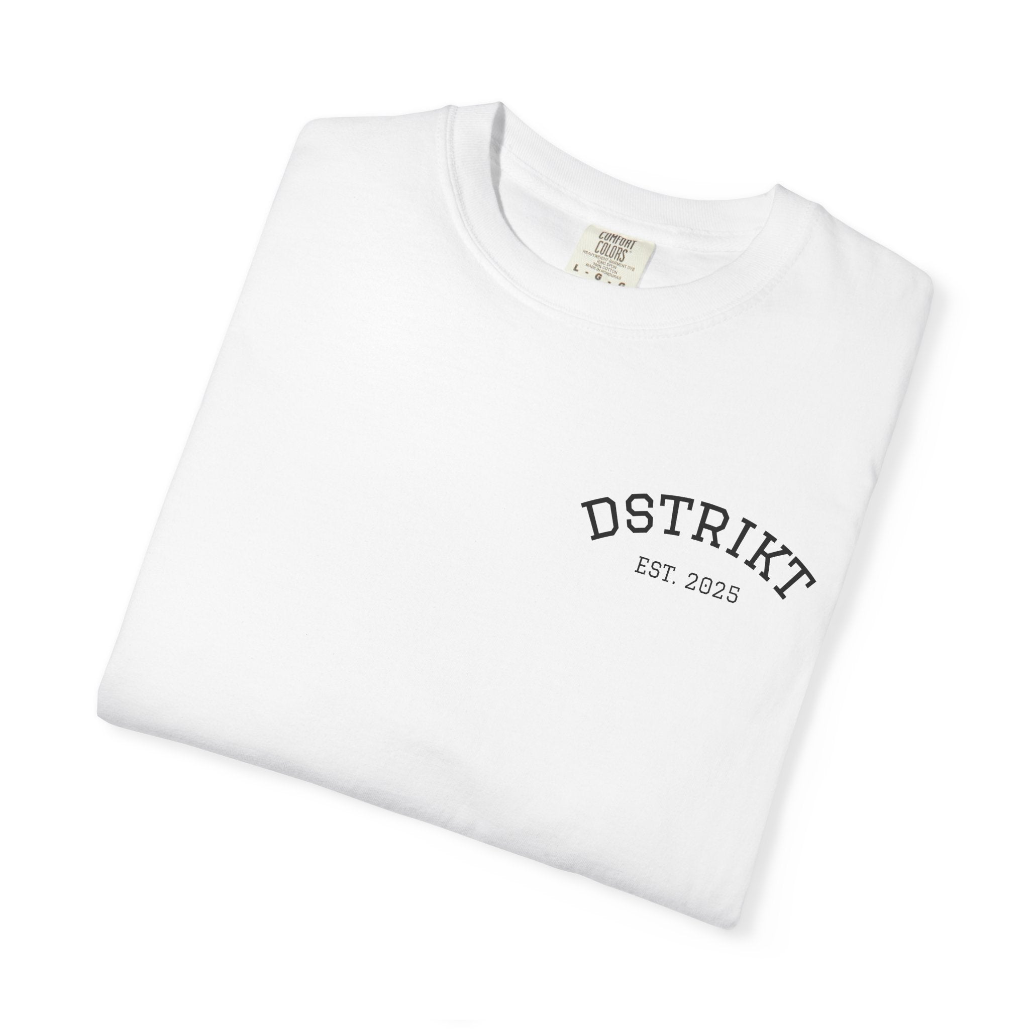 Camiseta Dstrikt Arch Logo T‑Shirt — Minimal Vintage White Tee