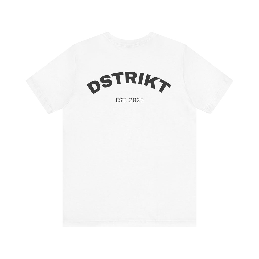 Camiseta Dstrikt basica— Minimal Graphic Short Sleeve T-Shirt (Est. 2025)