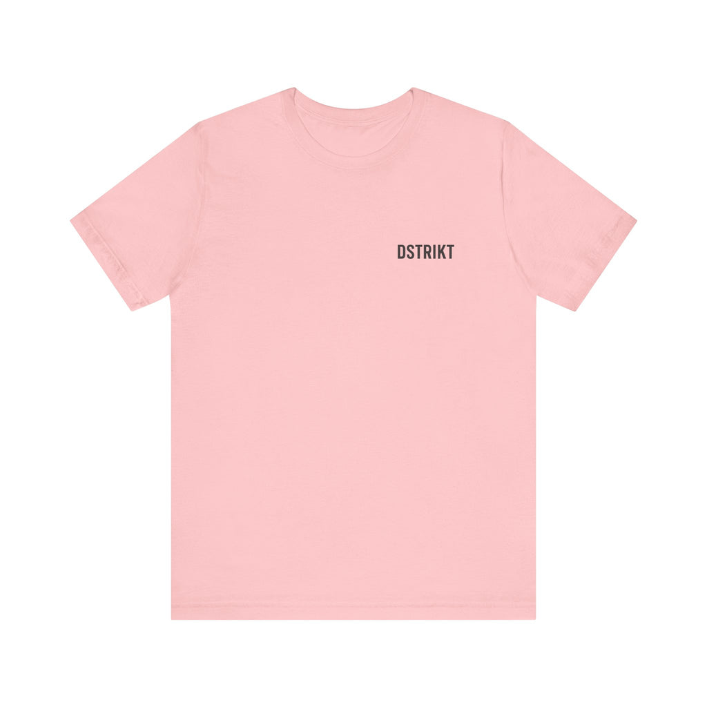 Camiseta Dstrikt Logo — Minimal Back Graphic Tee